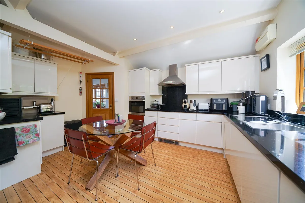 Leighton Road, Northall, Buckinghamshire, LU6 2GA