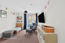 Reynard Way, Brentford