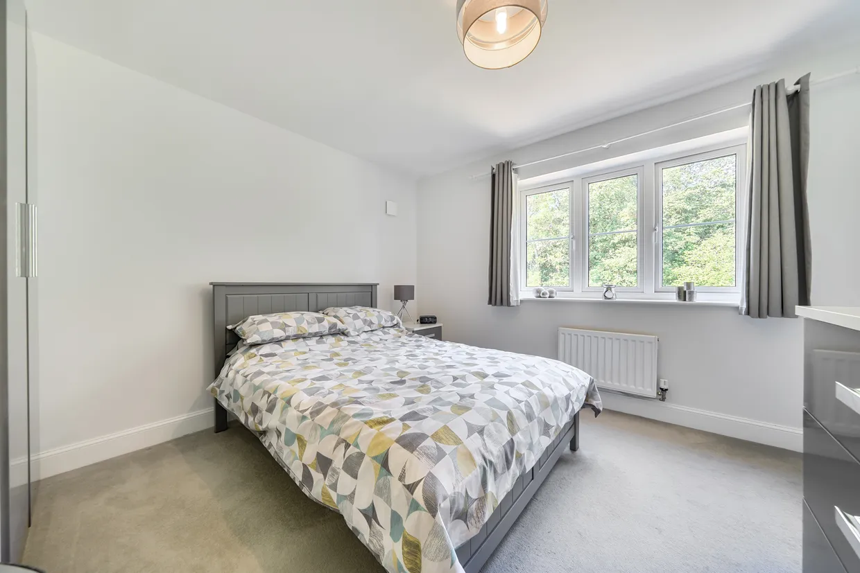 Hayler Gardens, Southwater, RH13 photo 11