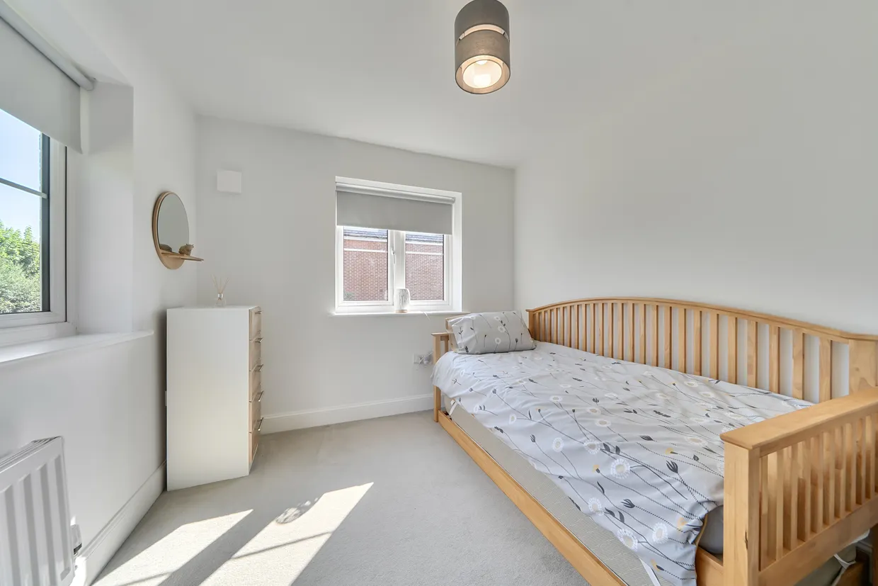 Hayler Gardens, Southwater, RH13 photo 16