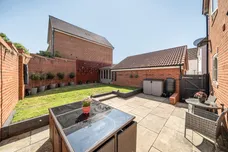 Hayler Gardens, Southwater, RH13 photo 18