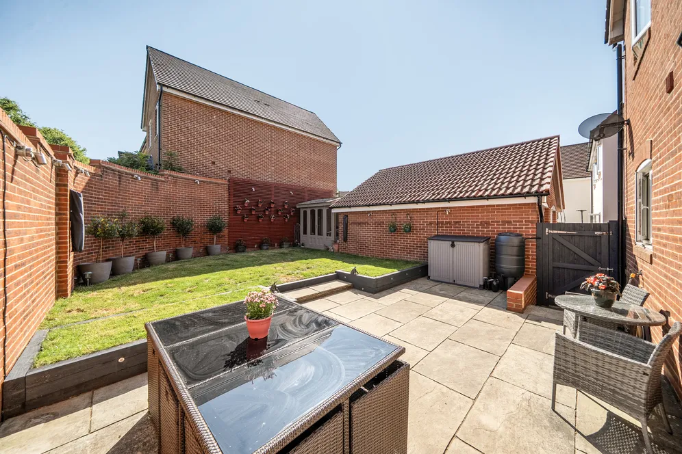 Hayler Gardens, Southwater, RH13 photo 18