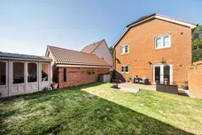 Hayler Gardens, Southwater, RH13 photo 19