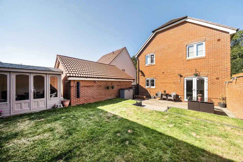 Hayler Gardens, Southwater, RH13 photo 19