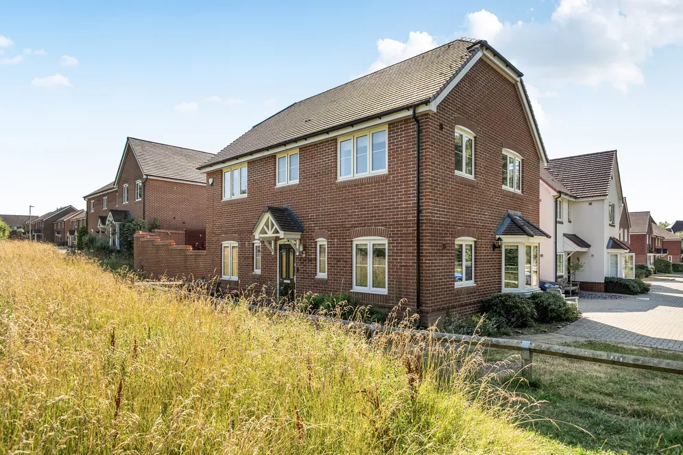 Hayler Gardens, Southwater, RH13 photo 21