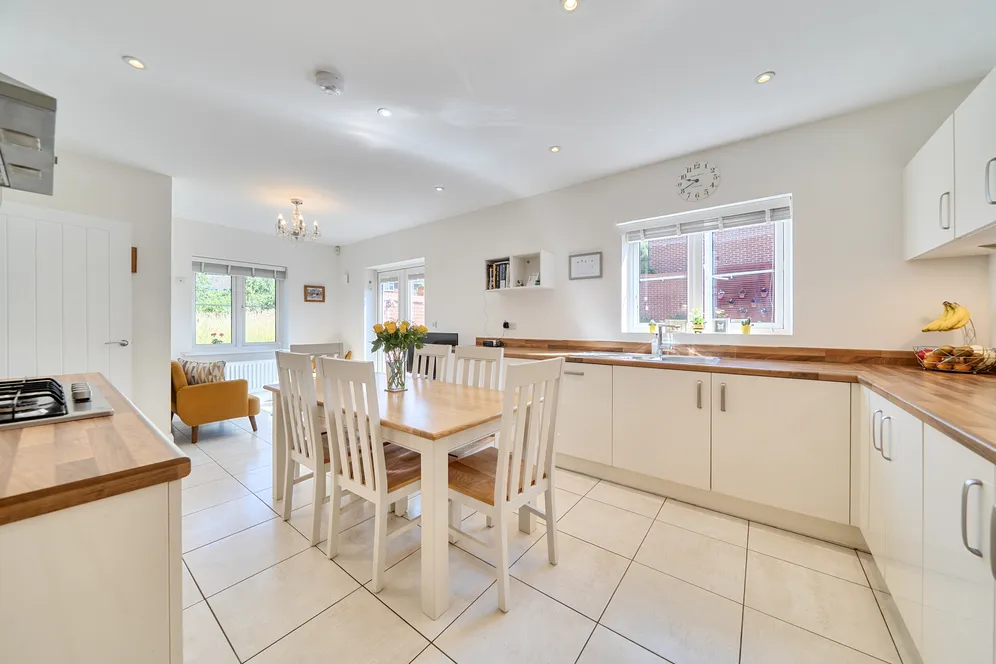 Hayler Gardens, Southwater, RH13 photo 4