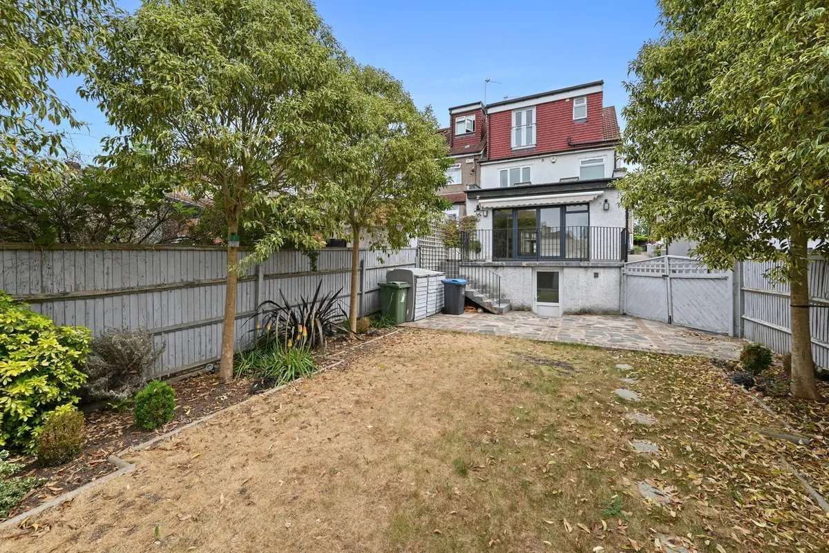 Randall Avenue, London, NW2