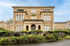 Royal Manor Drive London N11 photo 1