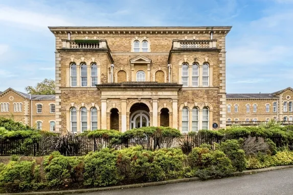 Royal Manor Drive London N11