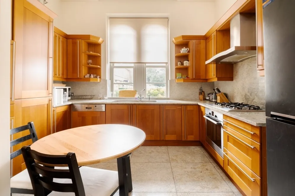 Royal Manor Drive London N11 photo 3