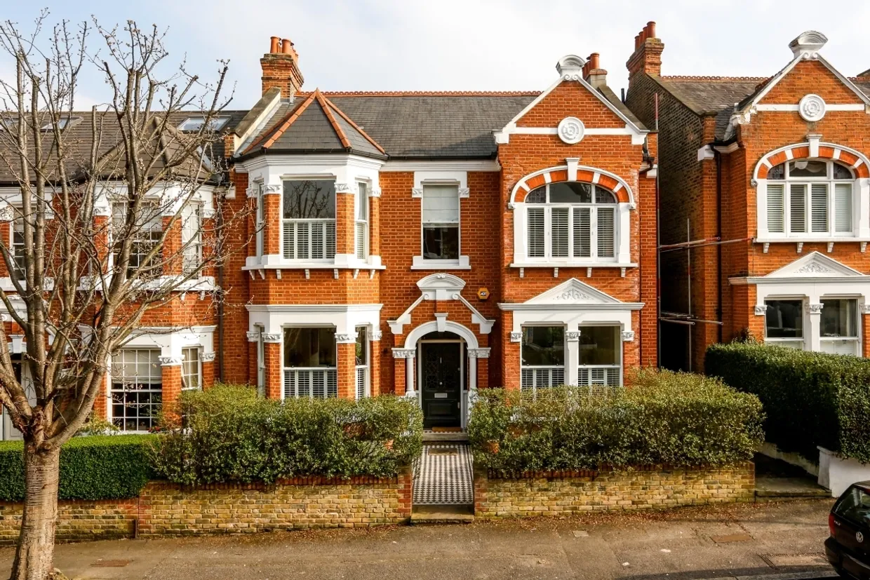 Bernard Gardens Wimbledon SW19 photo 3