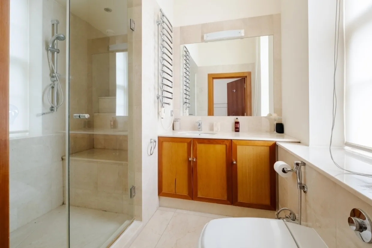 Royal Manor Drive London N11 photo 4