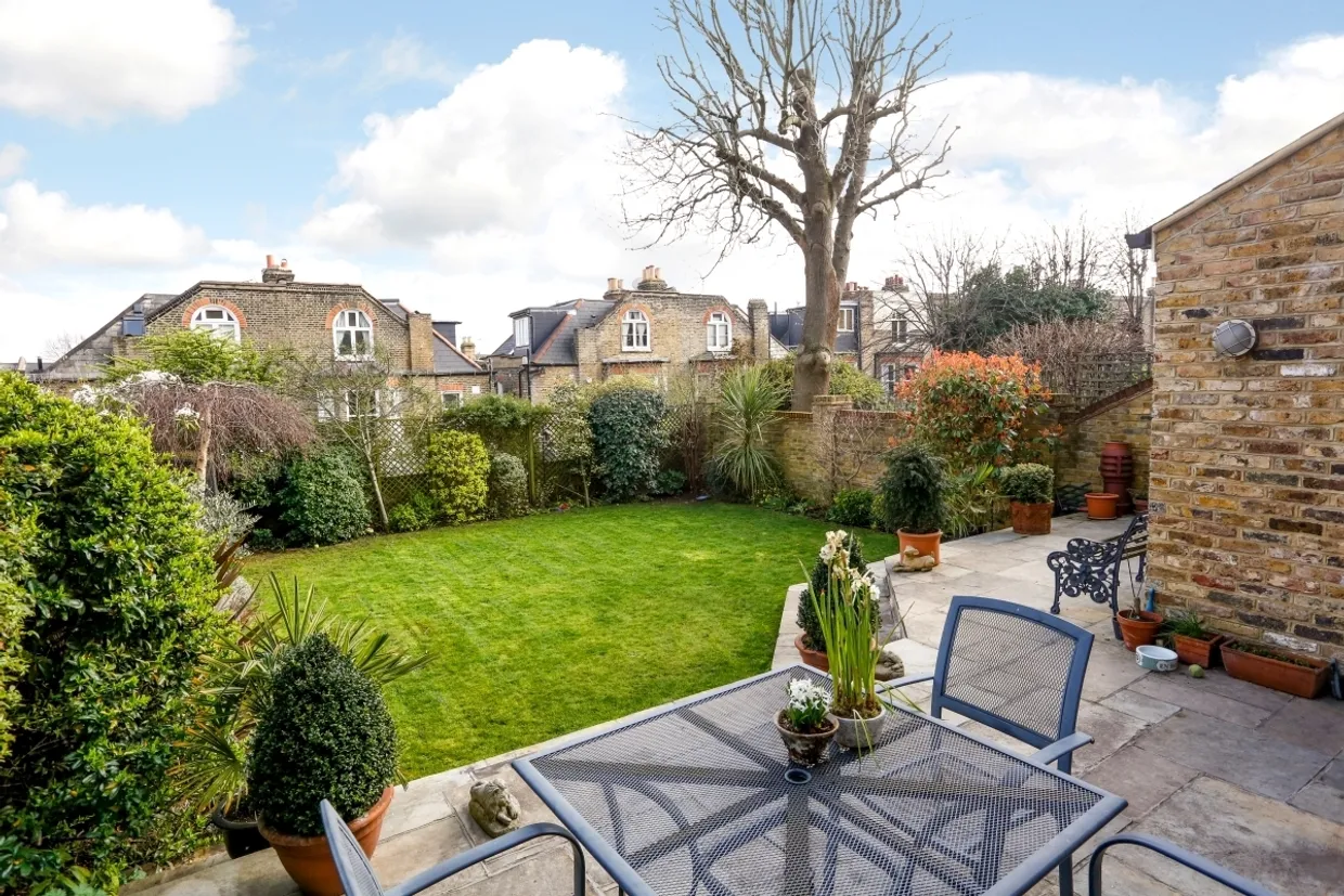 Bernard Gardens Wimbledon SW19 photo 4