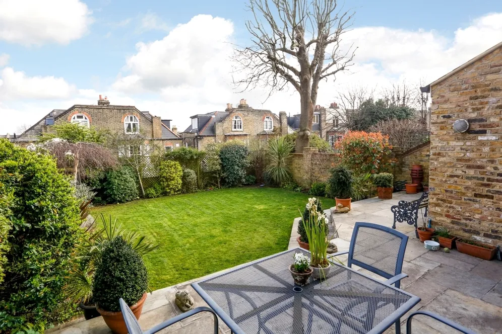 Bernard Gardens Wimbledon SW19 photo 4