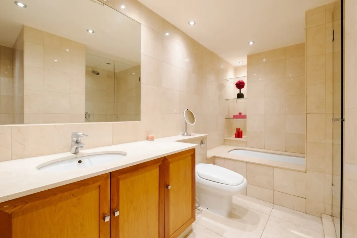 Royal Manor Drive London N11 photo 9