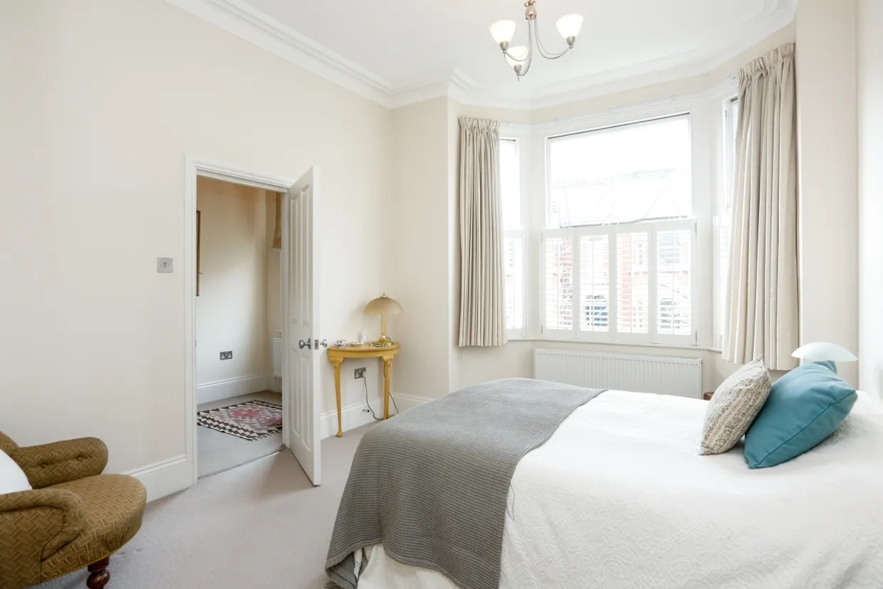 Bernard Gardens Wimbledon SW19 photo 10