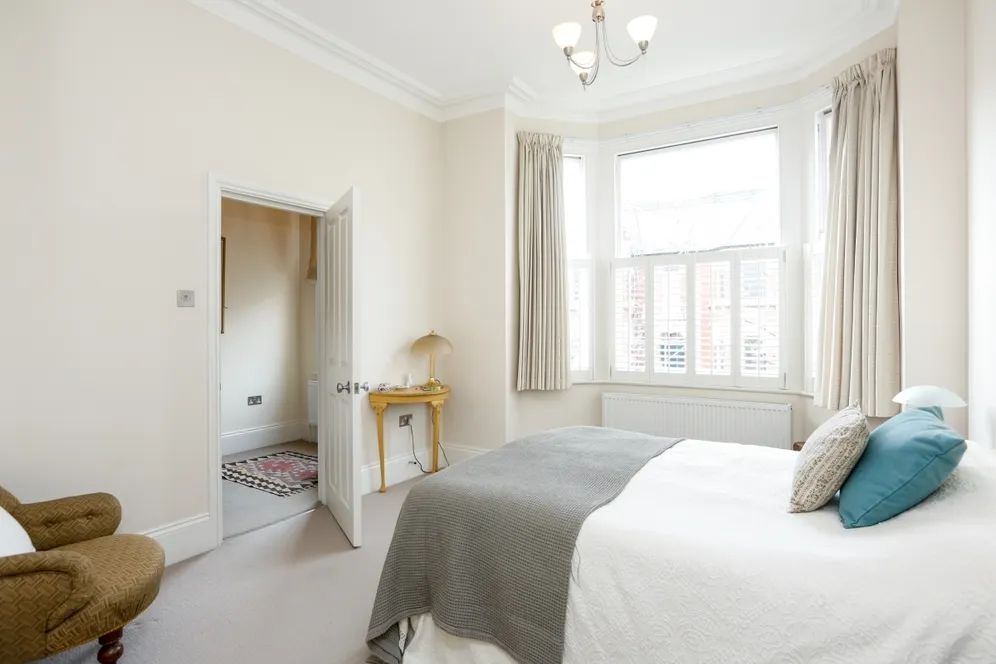 Bernard Gardens Wimbledon SW19 photo 10