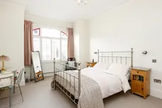 Bernard Gardens Wimbledon SW19 photo 11