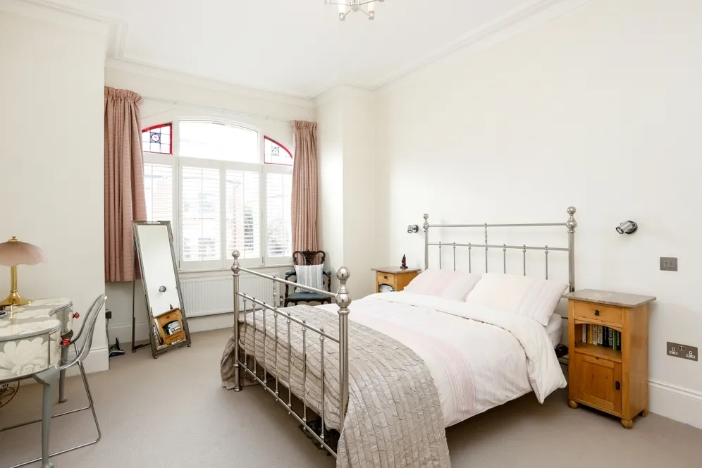 Bernard Gardens Wimbledon SW19 photo 11
