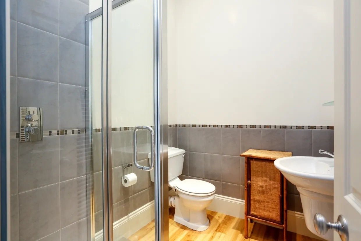 Bernard Gardens Wimbledon SW19 photo 12