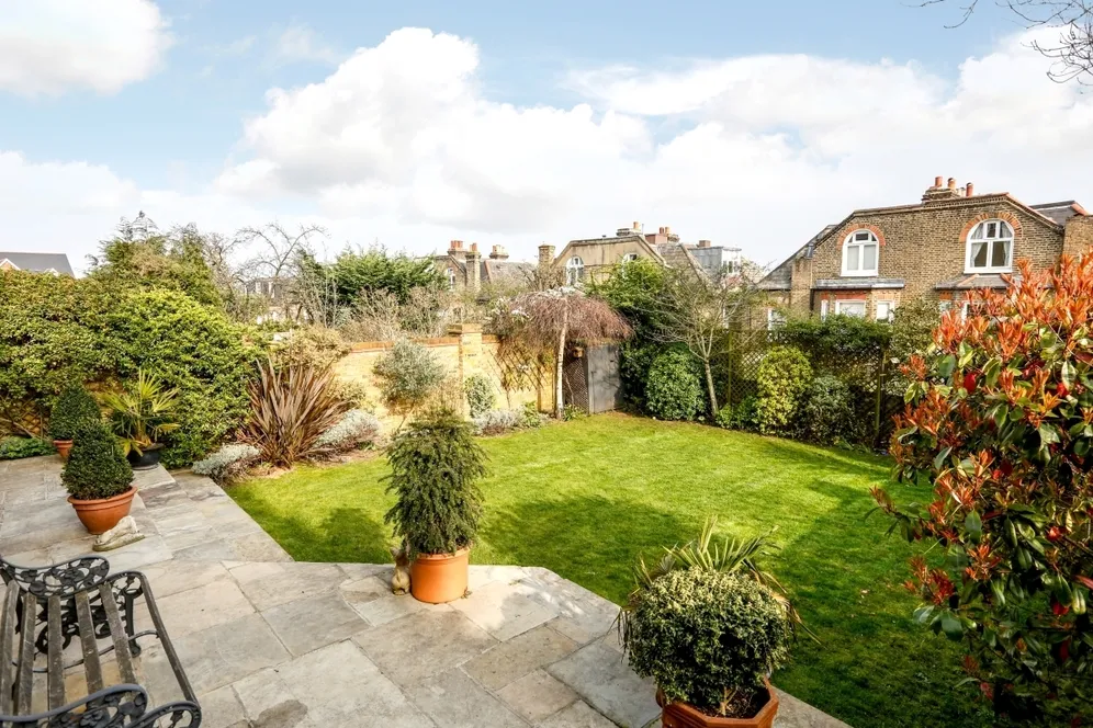 Bernard Gardens Wimbledon SW19 photo 16