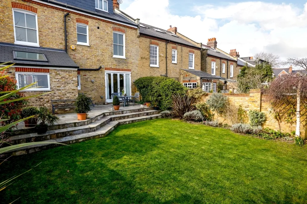 Bernard Gardens Wimbledon SW19 photo 17