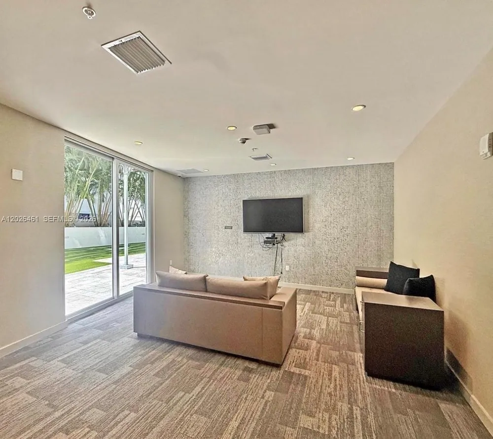 1010 SW 2nd Ave, Miami, FL 33130