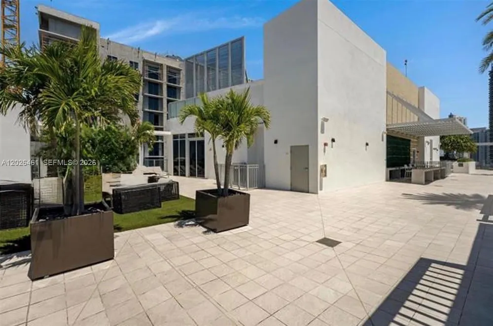 1010 SW 2nd Ave, Miami, FL 33130