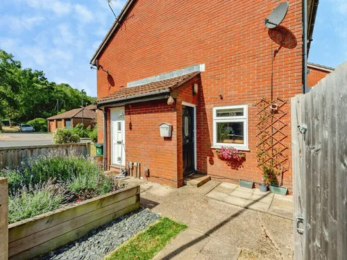 St. Aubin Close, Crawleyphoto