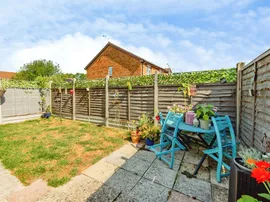 St. Aubin Close, Crawley thumb 2