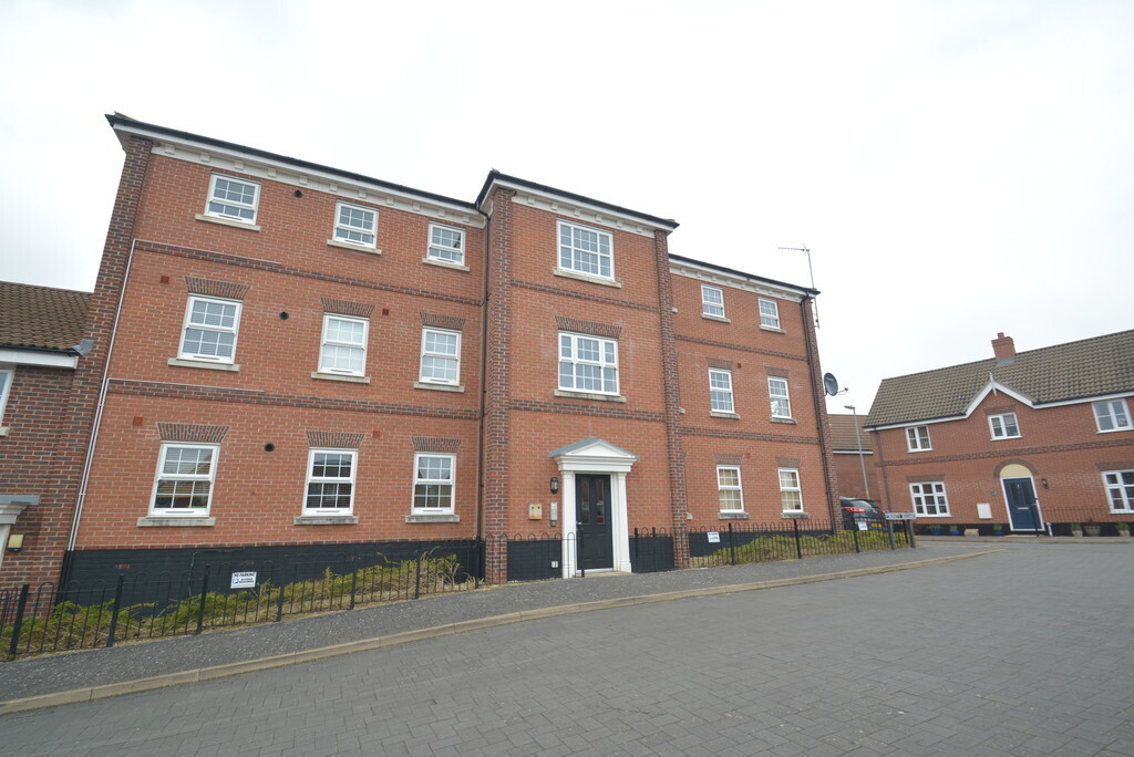 Trinity Square, Loddon Image 2