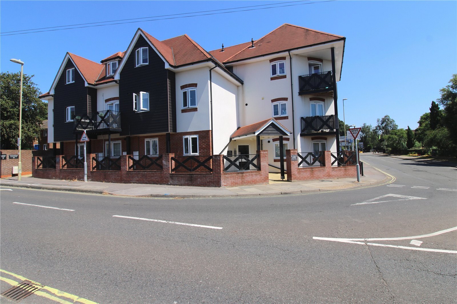 Trinity Street, Fareham, Hampshire, PO16 Image 1