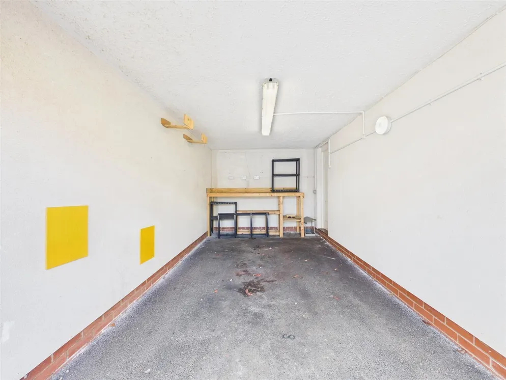 Property carousel item 9