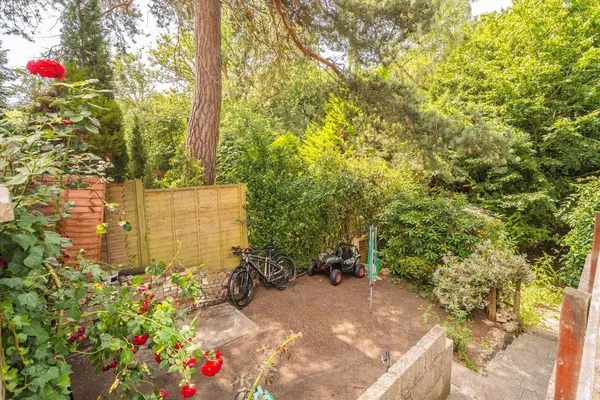Brooklands Road, Weybridge, KT13 photo 9