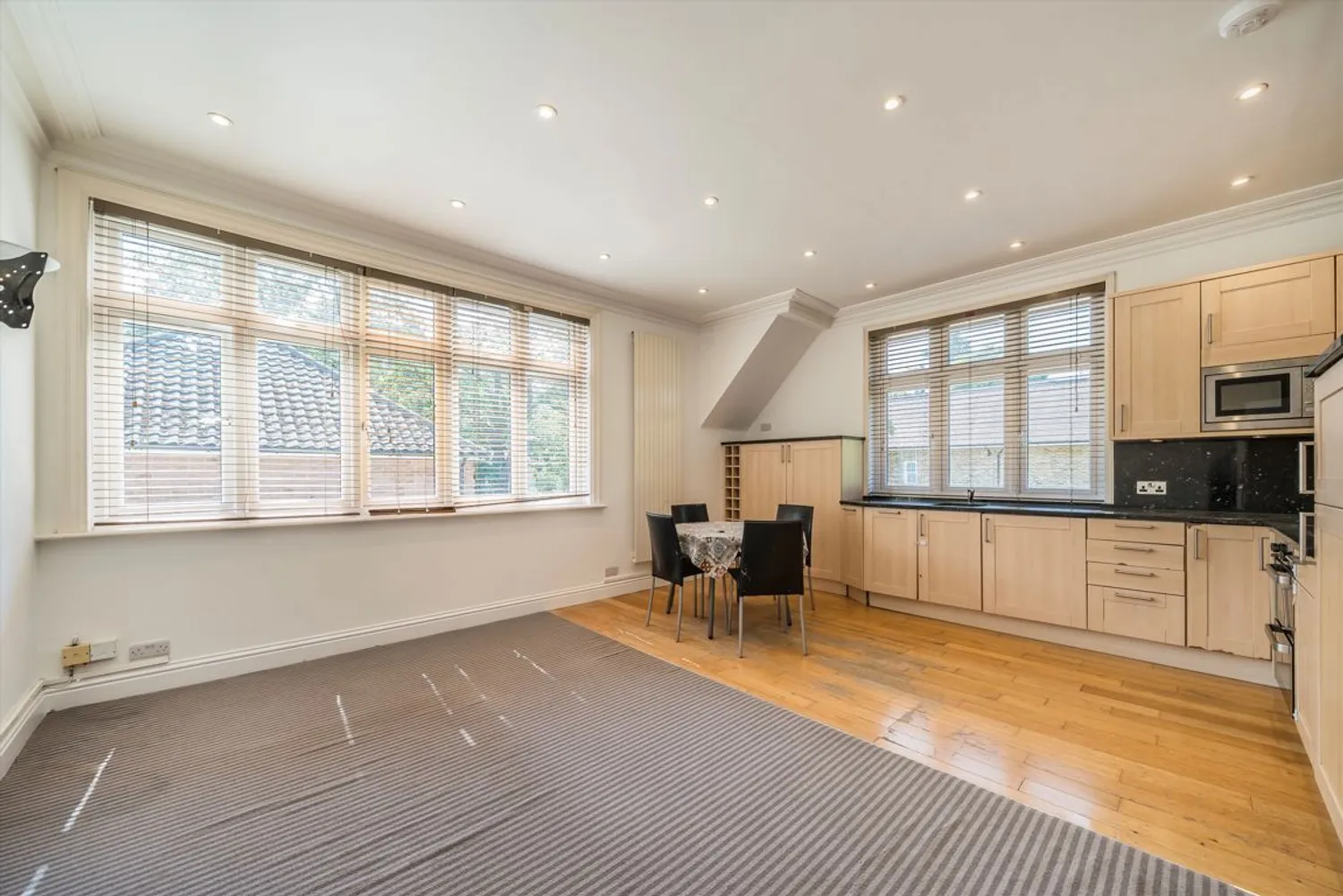 Holm Close, Addlestone, KT15 photo 2