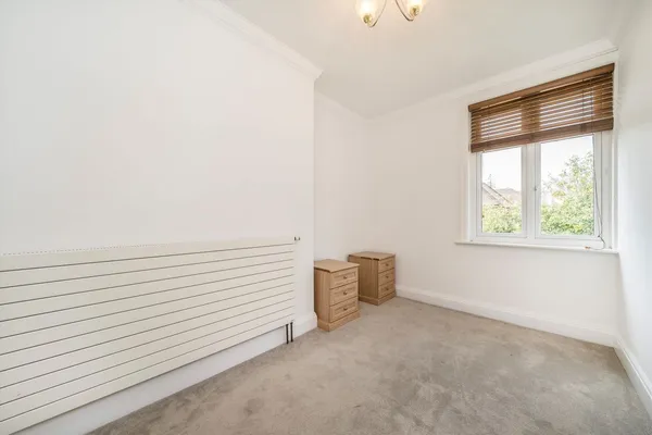 Holm Close, Addlestone, KT15 photo 4