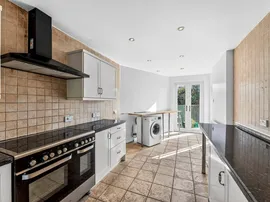Thurleston Avenue, Morden thumb 2