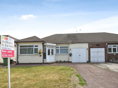 Millbrook Gardens, Gidea Park, Romfordphoto