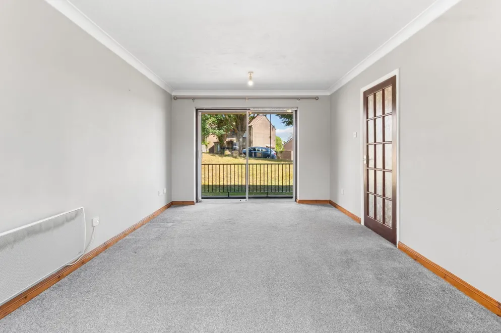 Property carousel item 4