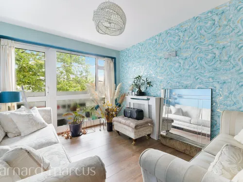 Warwick Road, REDHILLphoto