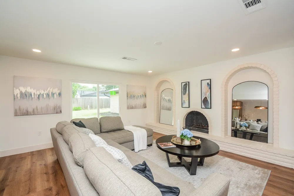 6214 Yarwell Dr, Houston, TX 77096