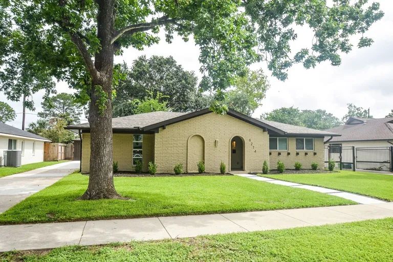 6214 Yarwell Dr, Houston, TX 77096