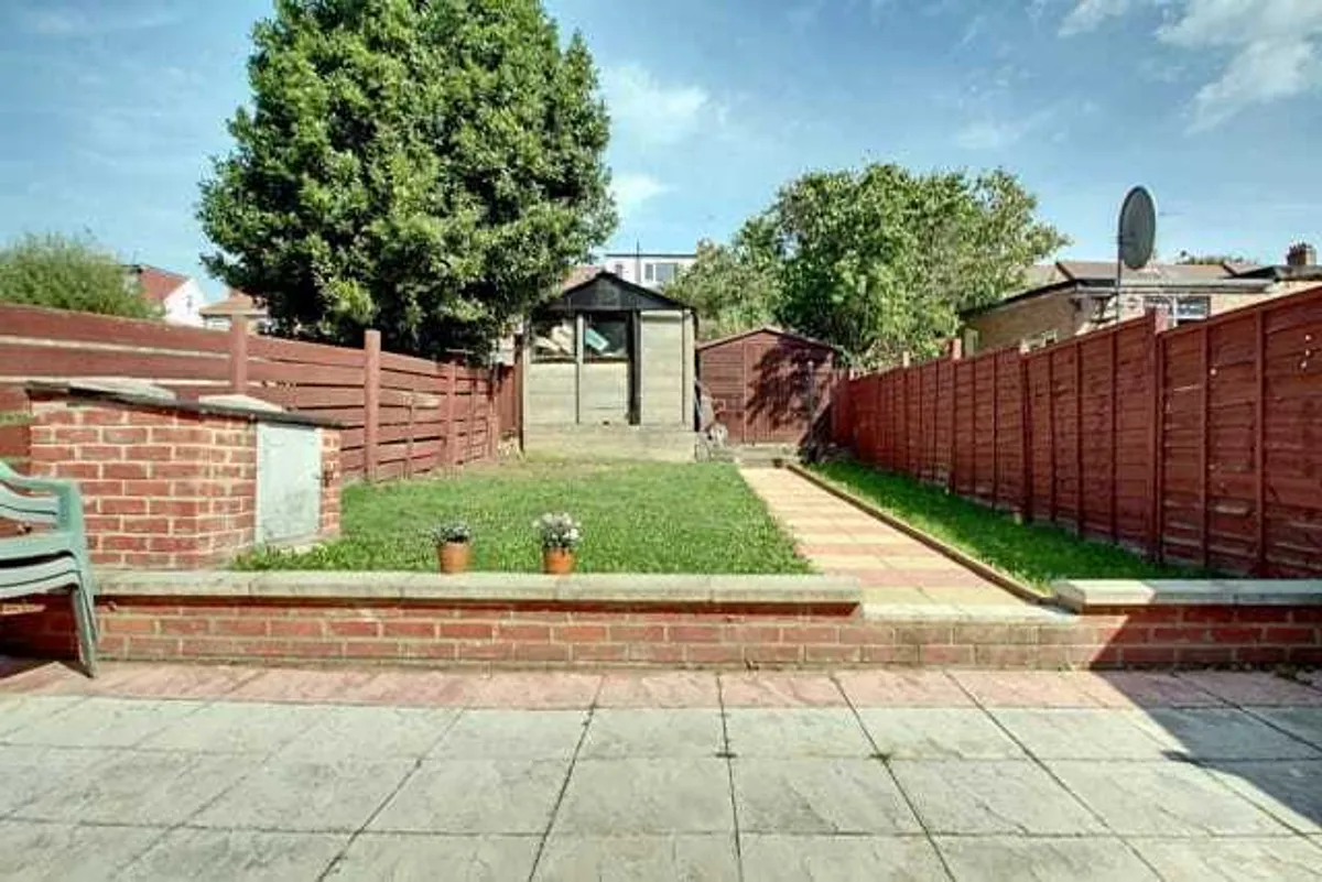 Cairnfield Avenue, London, NW2
