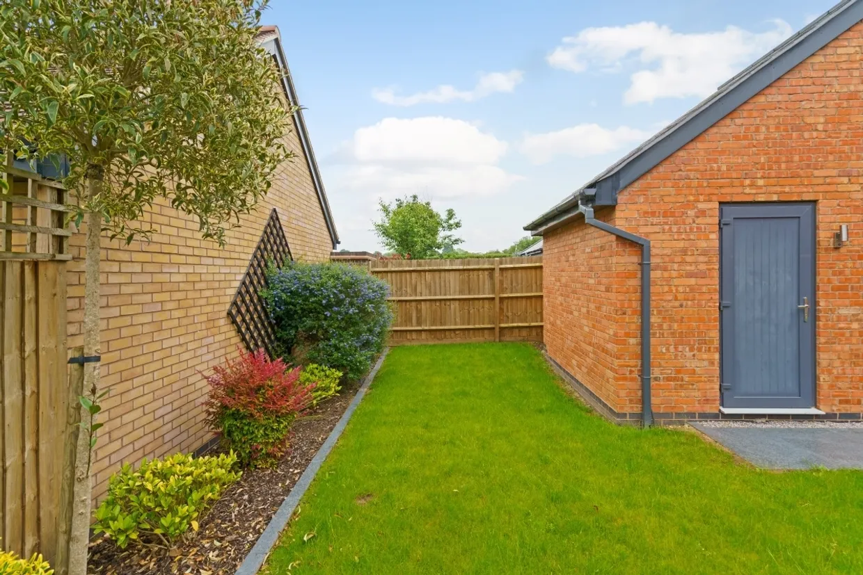 Buzzard Close Stratford-upon-Avon CV37 photo 18