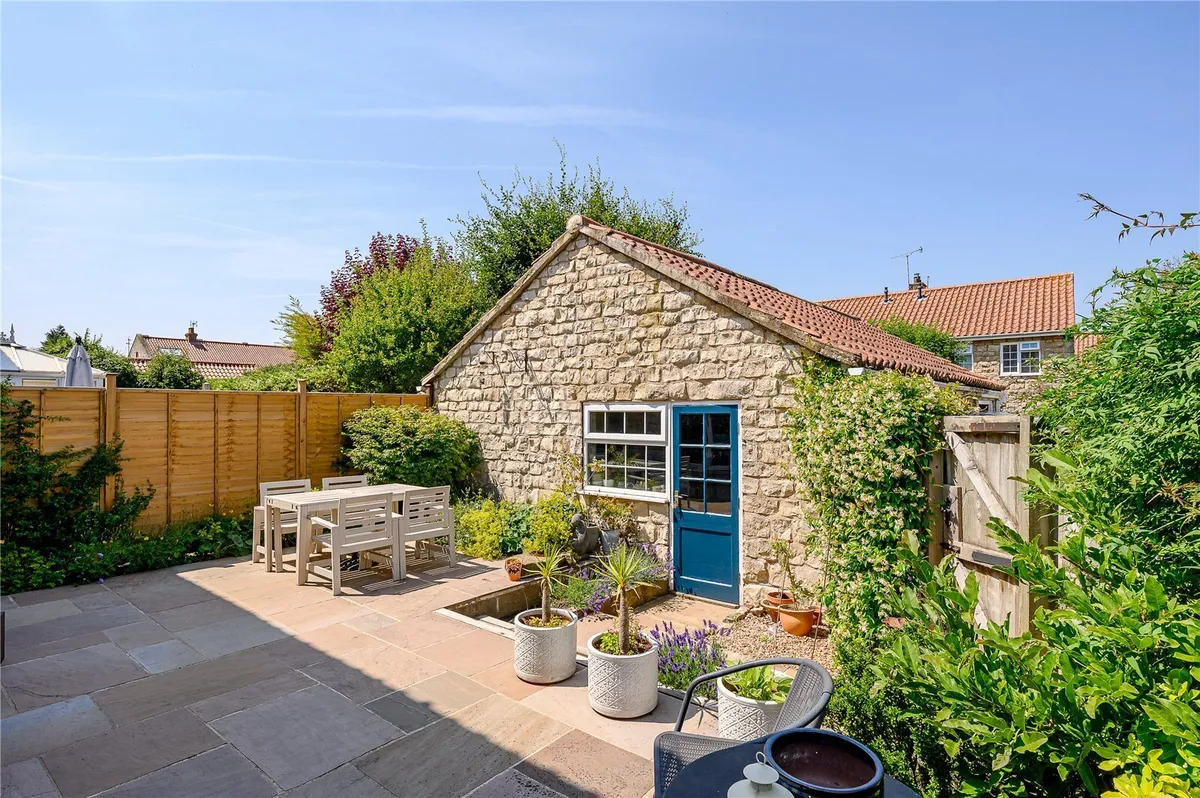 Aberford Road, Bramham, LS23
