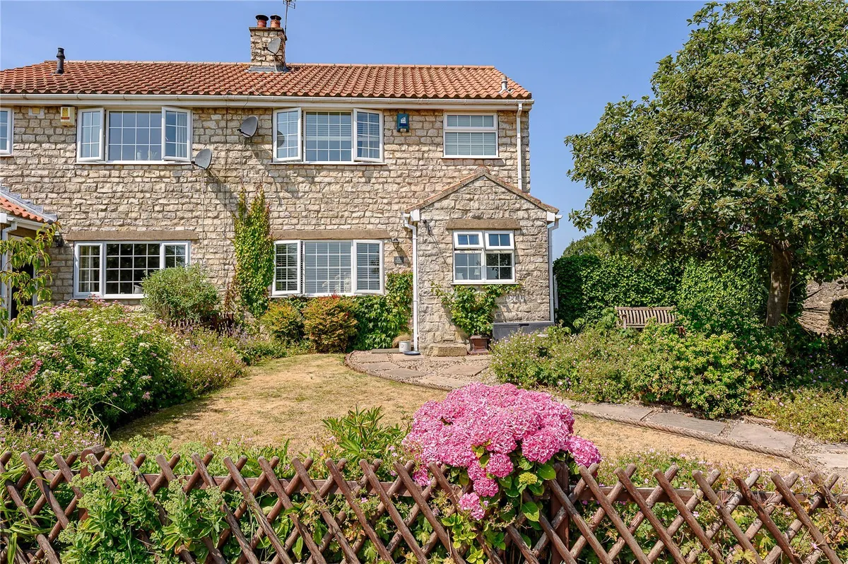 Aberford Road, Bramham, LS23