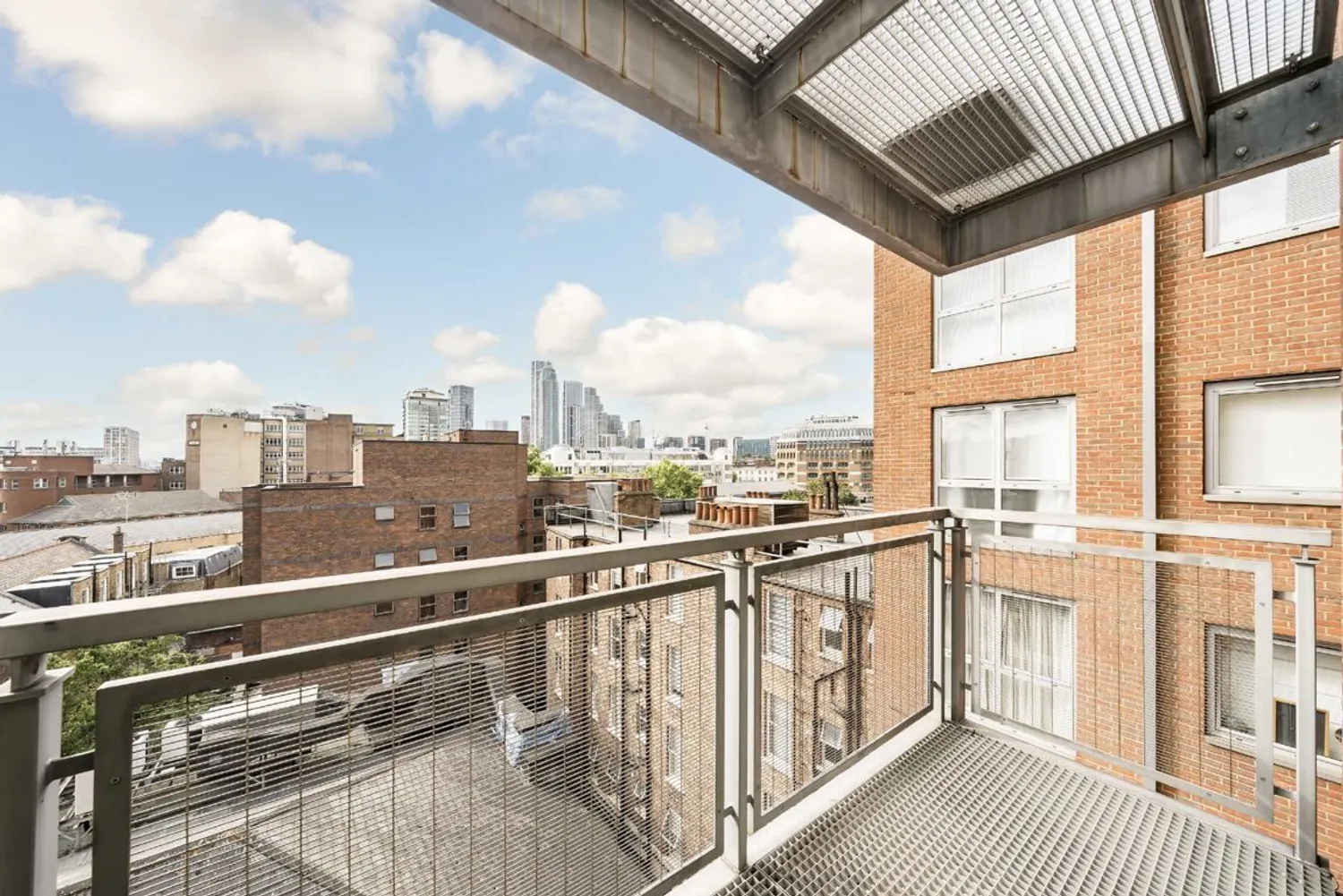 Vauxhall Bridge Road, London, SW1V photo 8
