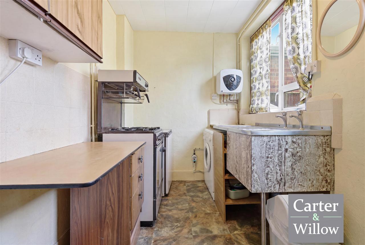 Ellerton Road, Essex Image 6