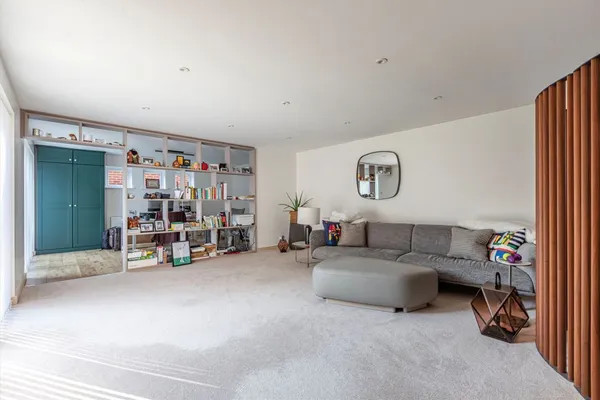 Dartnell Park Road, West Byfleet, KT14 photo 6