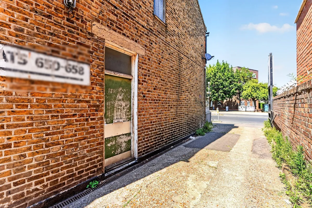 Garratt Lane, London